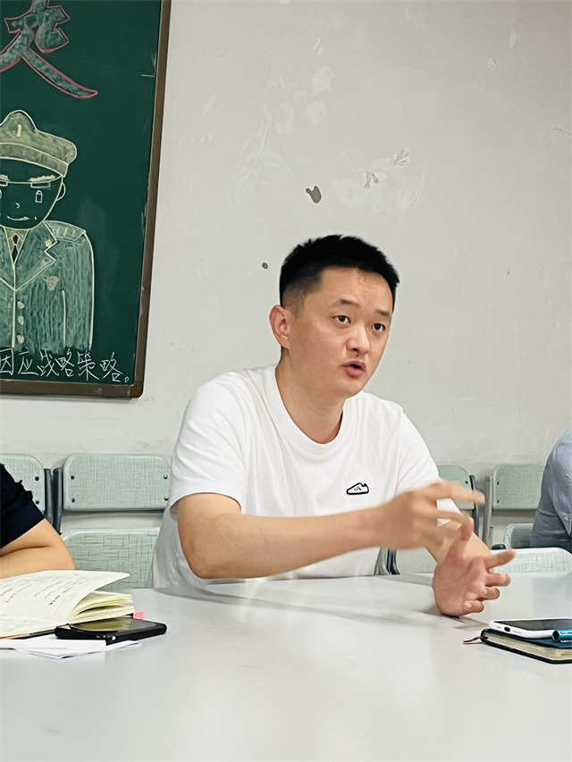 总结经验再前行 我院召开辅导员期末座谈会