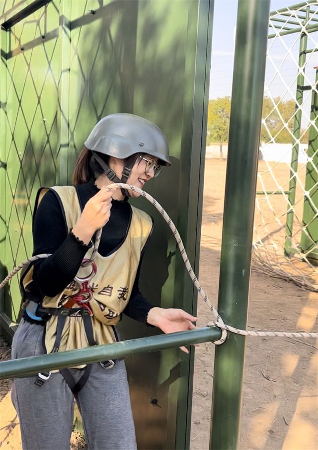 凝心聚力 向光而行 淬炼·国际商学院开展“卓越商科淬炼营”教师素质拓展活动