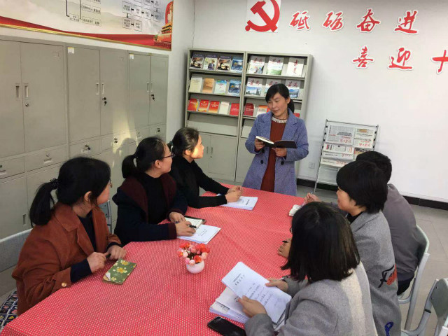 公共管理教研室召开第九周例会