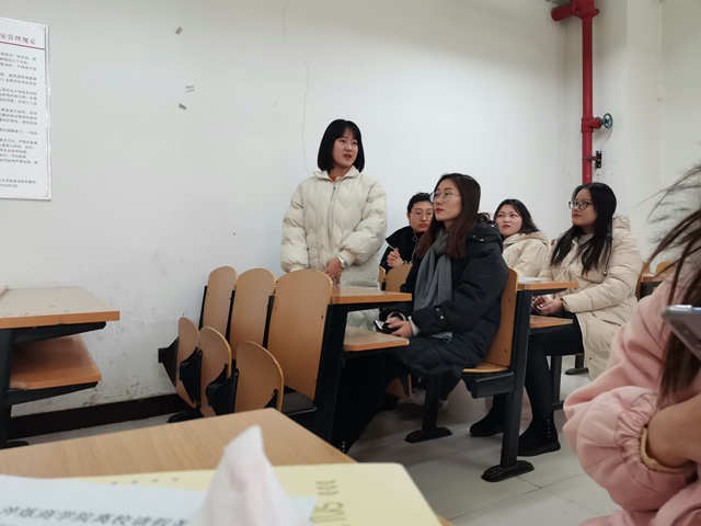 【学业导师进书院】闫述丽和安小甜老师为财务1905班开展学业辅导