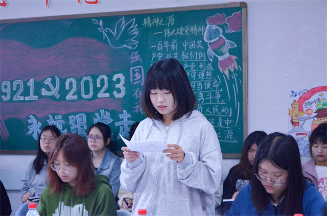 淬炼·国际商学院召开2022-2023学年第二学期中期座谈会