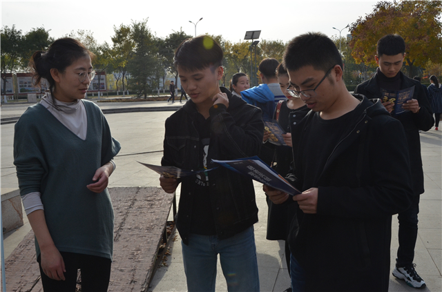 淬炼商学院顺利开展大学生招聘会