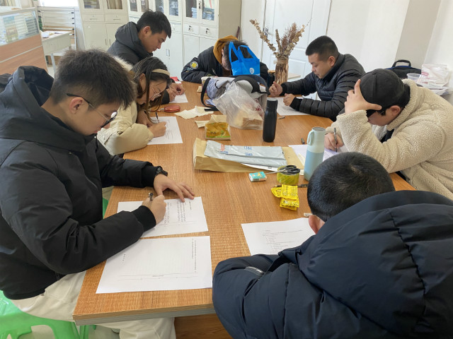 【教学科研】构建师生共同体 总结扬帆再启航——国际商科教研室召开期末师生座谈会