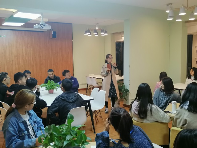 【学业导师】李玲老师开展毕业论文之初定题指导工作