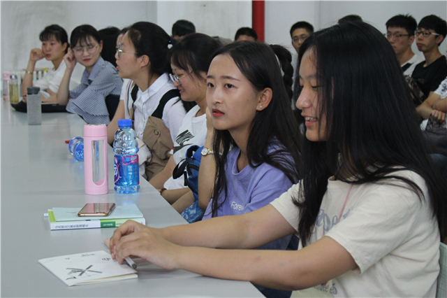 每周一班：诉说成长  记录生活 ——院长座谈会系列（十五）