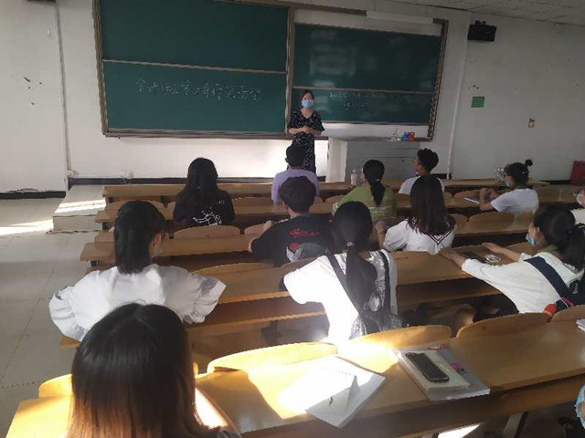 【学业导师在云端】传道授业解惑 探访育人新路径 ――赵云芳老师与宁强华老师为会计1802班召开学业导师见面会