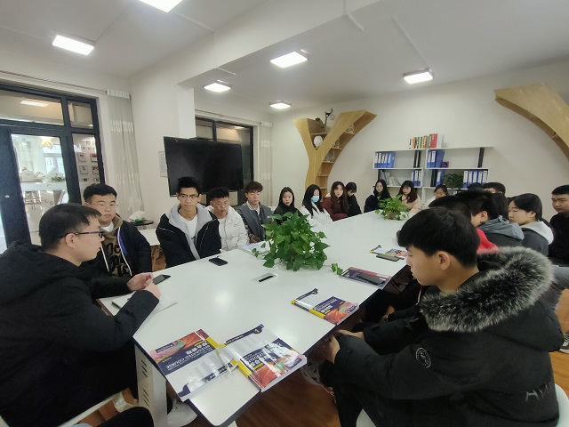 异科导师在行动：成长不期而遇 陪伴中找寻内心的归途