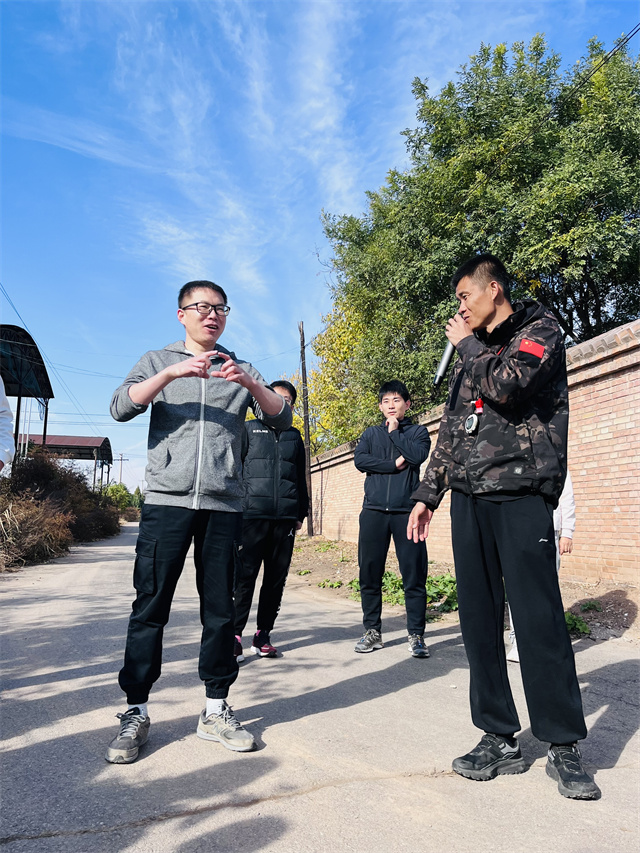 凝心聚力 向光而行 淬炼·国际商学院开展“卓越商科淬炼营”教师素质拓展活动