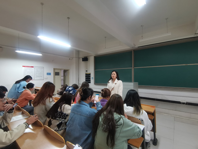 【学业导师】指点迷津 文思泉涌——刘瑞老师毕业论文指导会