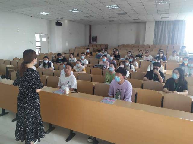 【学业导师在云端】传道授业解惑 探访育人新路径 ――赵云芳老师与宁强华老师为会计1802班召开学业导师见面会