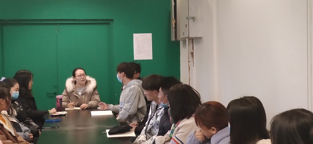 公共管理教研室召开师生座谈会