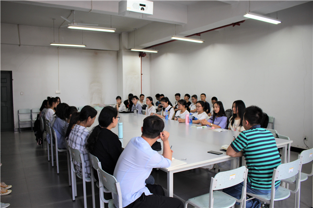 每周一班：诉说成长  记录生活 ——院长座谈会系列（十五）