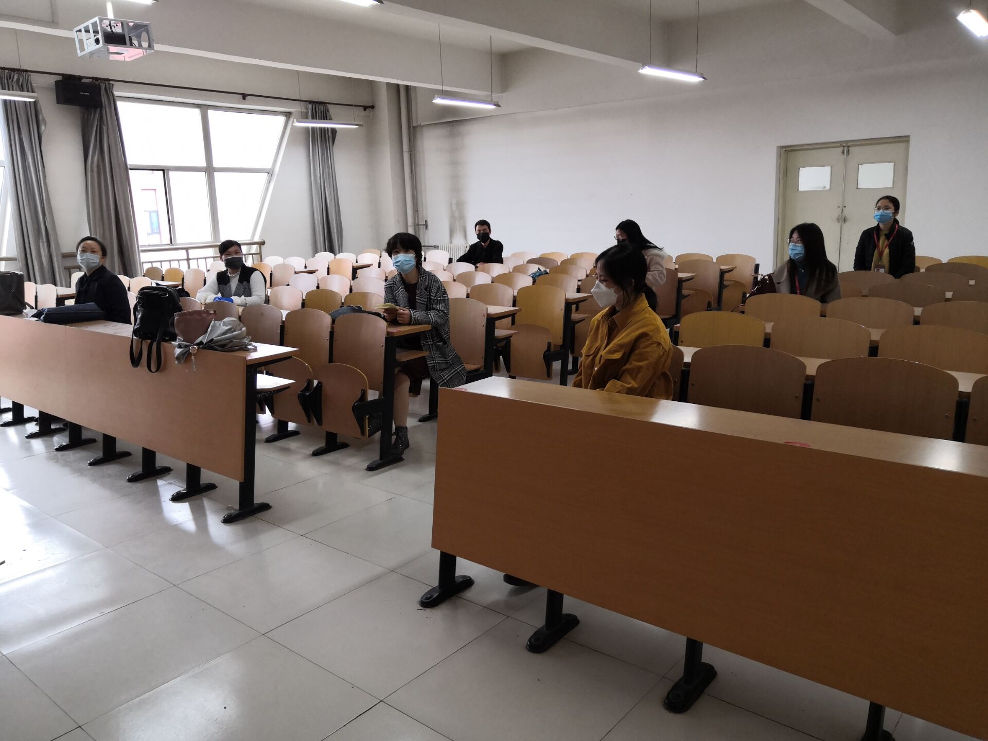 崛起势头正劲  学习氛围正浓 ——公管教研室召开线上教学研讨会