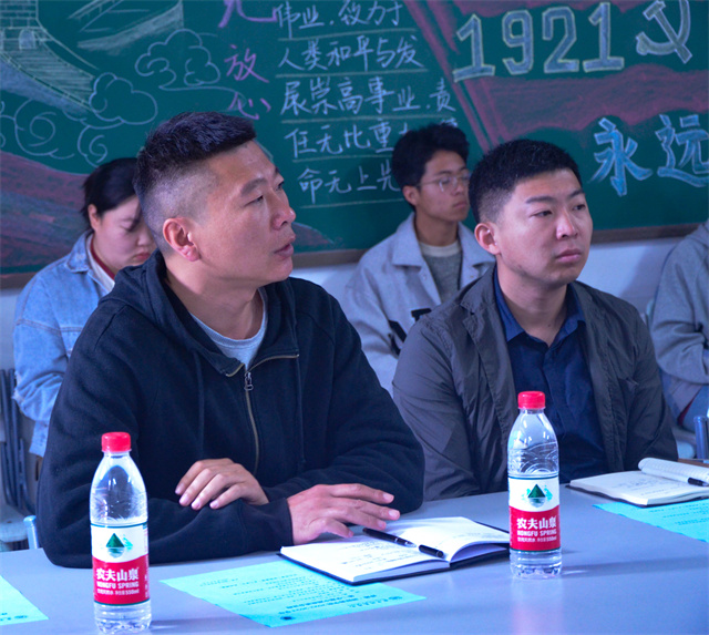 淬炼·国际商学院召开2022-2023学年第二学期中期座谈会