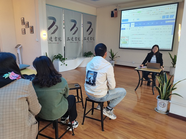 【学业导师】史芳芳老师开展毕业论文选题指导工作
